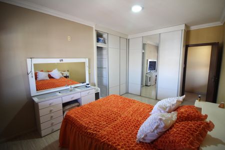 Casa à venda com 404m², 4 quartos e 6 vagasSuíte 1