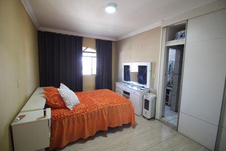 Casa à venda com 404m², 4 quartos e 6 vagasSuíte 1