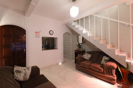 Casa à venda com 174m², 4 quartos e sem vaga Casa à venda com 174m², 4 quartos e sem vagaSala 1