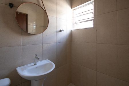 Casa para alugar com 40m², 1 quarto e sem vaga Casa para alugar com 40m², 1 quarto e sem vagaBanheiro