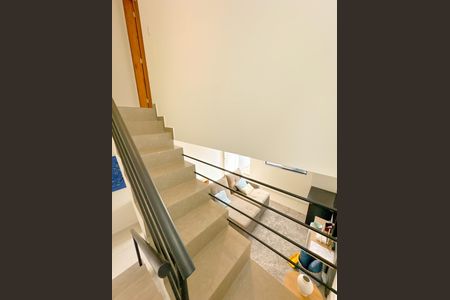 Casa para alugar com 100m², 3 quartos e 1 vagaEscada