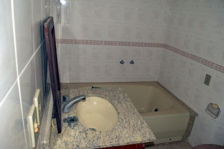 Casa de condomínio à venda com 250m², 4 quartos e 1 vagaBanheiro Social