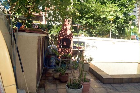 Casa de condomínio à venda com 250m², 4 quartos e 1 vagaPiscina