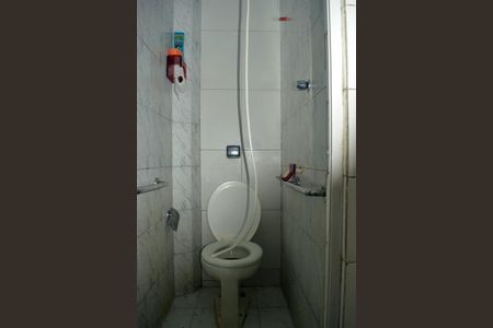 Casa de condomínio à venda com 250m², 4 quartos e 1 vagaBanheiro de Serviço