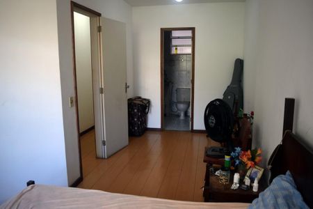 Casa de condomínio à venda com 250m², 4 quartos e 1 vagaQuarto 3