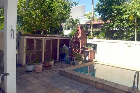 Casa de condomínio à venda com 250m², 4 quartos e 1 vagaPiscina