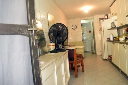 Casa de condomínio à venda com 250m², 4 quartos e 1 vagaCozinha