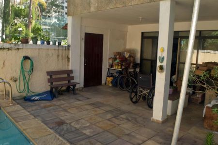 Casa de condomínio à venda com 250m², 4 quartos e 1 vagaPiscina