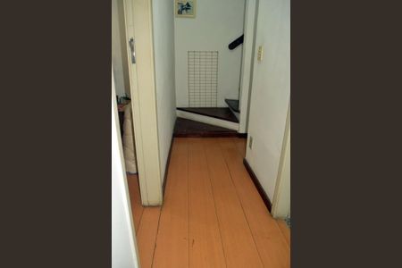 Casa de condomínio à venda com 250m², 4 quartos e 1 vagaCorredor