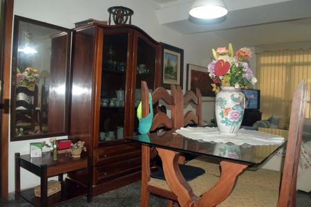 Casa de condomínio à venda com 250m², 4 quartos e 1 vagaSala