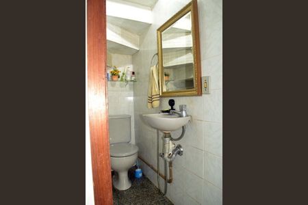 Casa de condomínio à venda com 250m², 4 quartos e 1 vagaLavabo