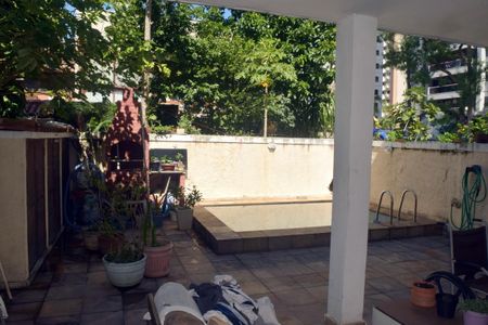 Casa de condomínio à venda com 250m², 4 quartos e 1 vagaPiscina