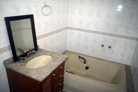 Casa de condomínio à venda com 250m², 4 quartos e 1 vagaBanheiro Social