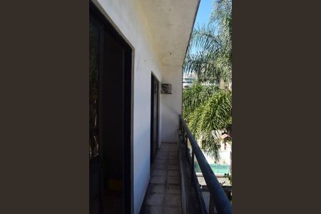 Casa de condomínio à venda com 250m², 4 quartos e 1 vagaVaranda