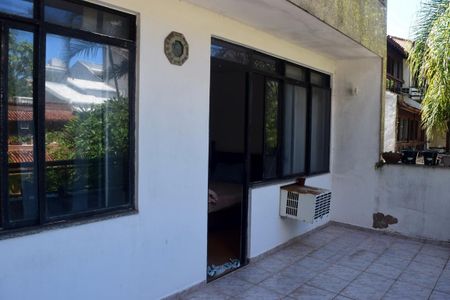 Casa de condomínio à venda com 250m², 4 quartos e 1 vagaVaranda