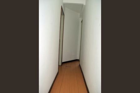 Casa de condomínio à venda com 250m², 4 quartos e 1 vagaCorredor