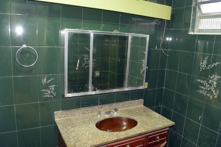 Casa de condomínio à venda com 250m², 4 quartos e 1 vagaBanheiro do Quarto 1