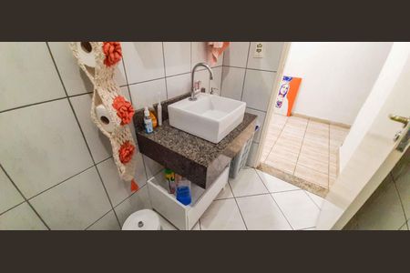 Casa à venda com 254m², 4 quartos e 3 vagas Casa à venda com 254m², 4 quartos e 3 vagasCasa 1 - Banheiro