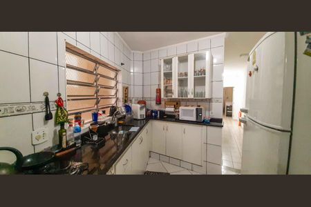 Casa à venda com 254m², 4 quartos e 3 vagas Casa à venda com 254m², 4 quartos e 3 vagasCasa 1 - Cozinha