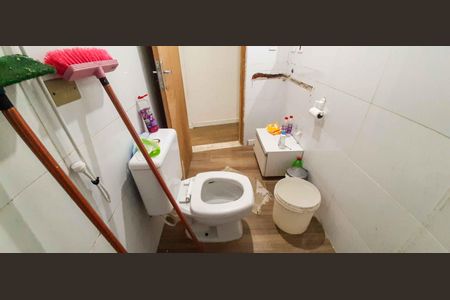 Casa à venda com 254m², 4 quartos e 3 vagas Casa à venda com 254m², 4 quartos e 3 vagasCasa 2 - Banheiro