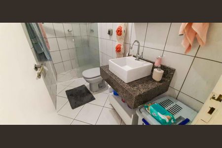 Casa à venda com 254m², 4 quartos e 3 vagas Casa à venda com 254m², 4 quartos e 3 vagasCasa 1 - Banheiro