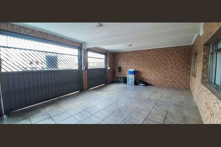 Casa à venda com 254m², 4 quartos e 3 vagas Casa à venda com 254m², 4 quartos e 3 vagasGaragem