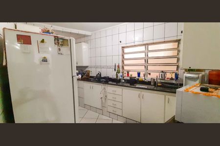 Casa à venda com 254m², 4 quartos e 3 vagas Casa à venda com 254m², 4 quartos e 3 vagasCasa 1 - Cozinha