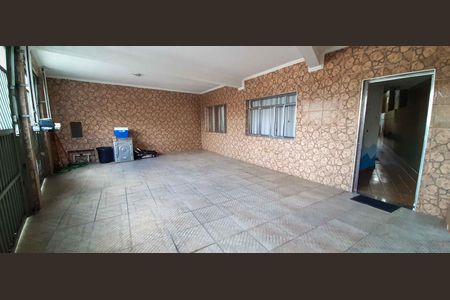 Casa à venda com 254m², 4 quartos e 3 vagas Casa à venda com 254m², 4 quartos e 3 vagasGaragem