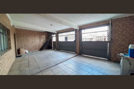 Casa à venda com 254m², 4 quartos e 3 vagas Casa à venda com 254m², 4 quartos e 3 vagasGaragem