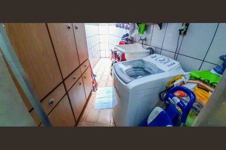 Casa à venda com 254m², 4 quartos e 3 vagas Casa à venda com 254m², 4 quartos e 3 vagasCasa 1 - Área de Serviço