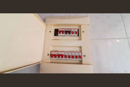 Casa à venda com 254m², 4 quartos e 3 vagas Casa à venda com 254m², 4 quartos e 3 vagasCasa 2 - Quadro de Luz