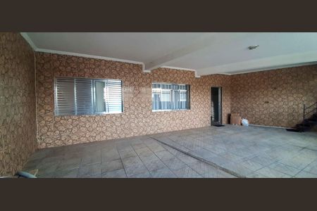 Casa à venda com 254m², 4 quartos e 3 vagas Casa à venda com 254m², 4 quartos e 3 vagasGaragem