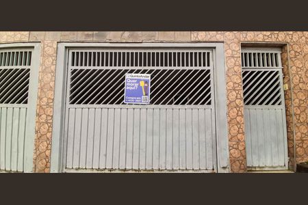 Casa à venda com 254m², 4 quartos e 3 vagas Casa à venda com 254m², 4 quartos e 3 vagasFachada da Casa