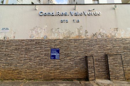 Apartamento à venda com 70m², 2 quartos e 1 vaga Apartamento à venda com 70m², 2 quartos e 1 vagaFachada e placa