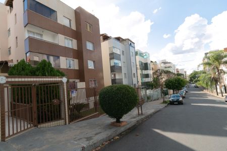 Apartamento à venda com 110m², 3 quartos e 2 vagasFachada e Placa
