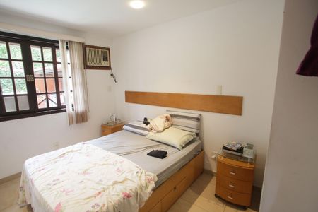 Casa de condomínio à venda com 220m², 5 quartos e 1 vagaSuíte