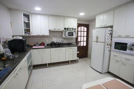 Casa de condomínio à venda com 220m², 5 quartos e 1 vagaCozinha