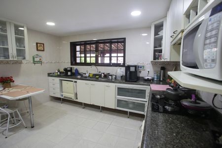 Casa de condomínio à venda com 220m², 5 quartos e 1 vagaCozinha