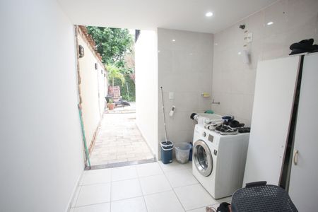 Casa de condomínio à venda com 220m², 5 quartos e 1 vagaÁrea de Serviço