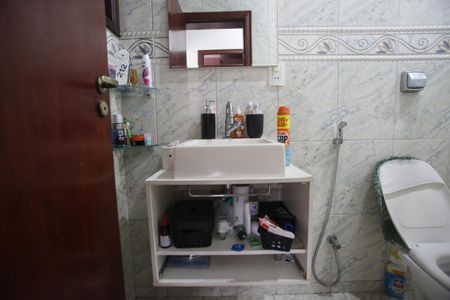 Casa de condomínio à venda com 220m², 5 quartos e 1 vagaBanheiro Social 2