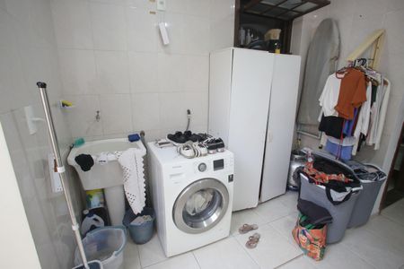 Casa de condomínio à venda com 220m², 5 quartos e 1 vagaÁrea de Serviço