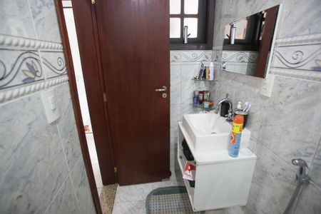 Casa de condomínio à venda com 220m², 5 quartos e 1 vagaBanheiro Social 2