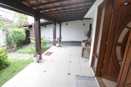 Casa de condomínio à venda com 220m², 5 quartos e 1 vagaVaranda