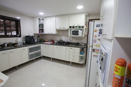 Casa de condomínio à venda com 220m², 5 quartos e 1 vagaCozinha