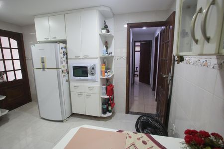 Casa de condomínio à venda com 220m², 5 quartos e 1 vagaCozinha