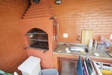 Casa de condomínio à venda com 220m², 5 quartos e 1 vagaChurrasqueira