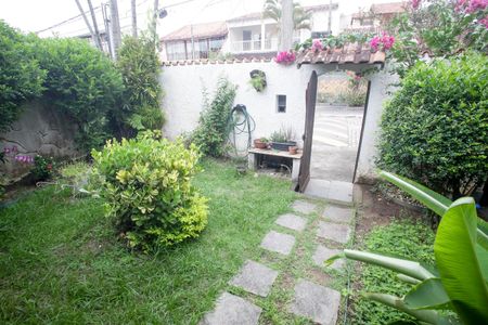 Casa de condomínio à venda com 220m², 5 quartos e 1 vagaJardim