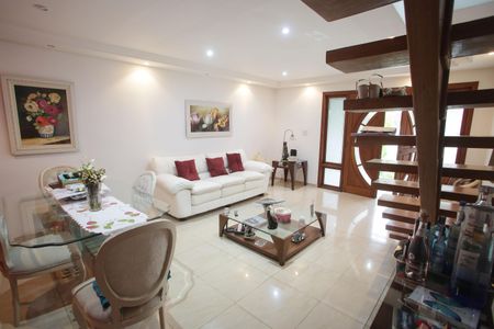 Casa de condomínio à venda com 220m², 5 quartos e 1 vagaSala