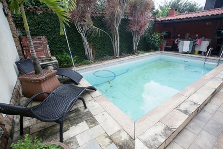 Casa de condomínio à venda com 220m², 5 quartos e 1 vagaPiscina