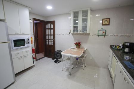 Casa de condomínio à venda com 220m², 5 quartos e 1 vagaCozinha